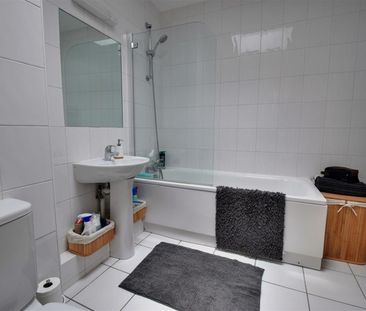 CLOSE TO WATFORD HOSPITAL - Photo 2