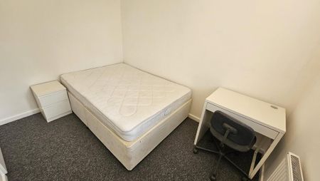 1 bedroom in a house share to rent - Photo 3