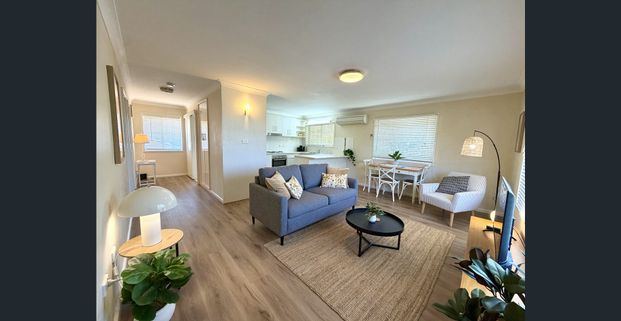 EAST TAMWORTH - FULLY FURNISHED - 2 Bedroom Upstairs Unit - Photo 1