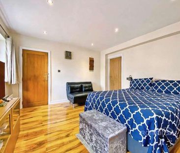 St. Johns Road, Farnborough, GU14 - Photo 6