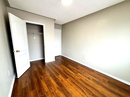 For Lease - 2250 Stone Glen Crescent, Oakville, Ontario - Photo 5