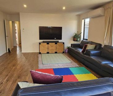 Beatifully designed Hanley's home - Photo 6
