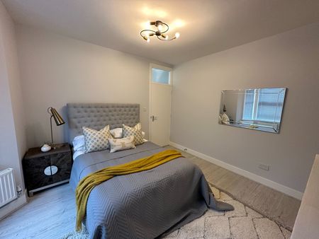 2 Bed Flat, Ling Road, E16 - Photo 3