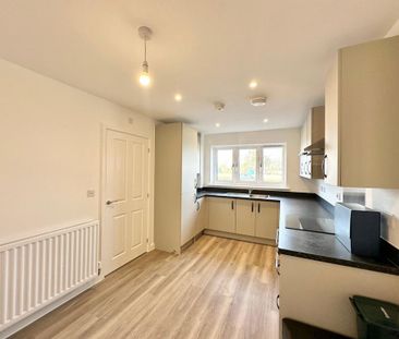 4 bedroom end of terrace house to rent - Photo 4