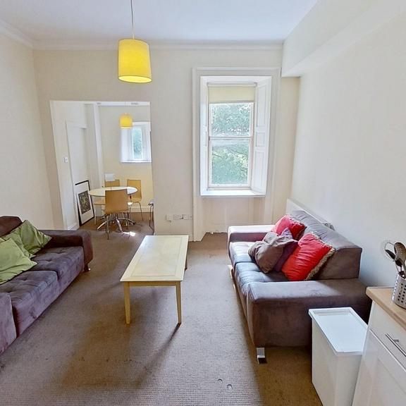 3 bedroom flat to rent - Photo 1