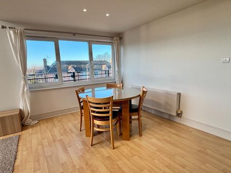 3 bedroom flat to rent - Photo 4