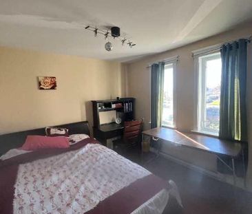 À 650$ /mois Belle grande chambre À LOUER 'immédiat, pour personne ... - Photo 4