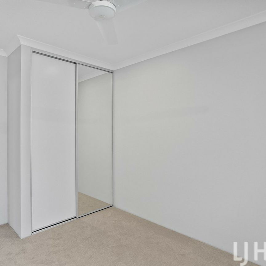 Spacious & Stylish 5-Bedroom Family Home with Multiple Living Areas - Photo 1