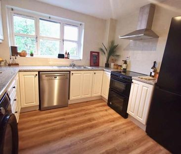 Cedar Grove, Stockport, SK4 - Photo 1
