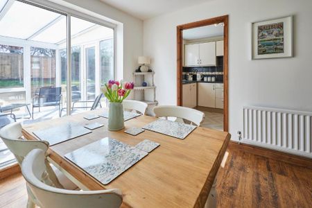 3 bedroom semi-detached house to rent - Photo 5