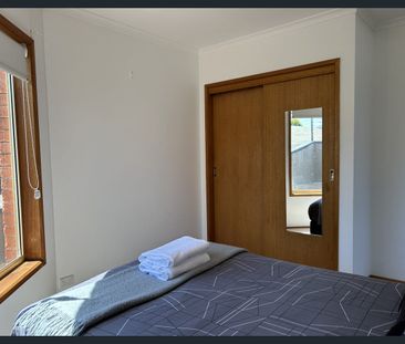 Sunny waterfront lower ground floor unit - Photo 6