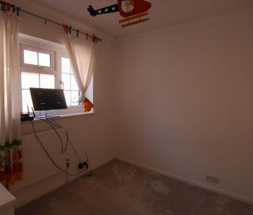 4 bedroom semi-detached house to rent - Photo 3
