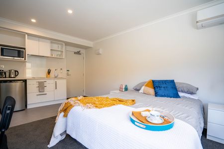 Fully furnished, self contained, studio room! - Photo 2