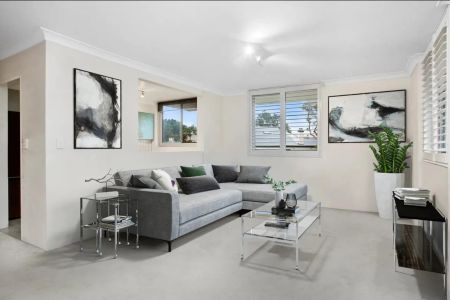 Brilliant Apartment with Enviable Positioning - Photo 3