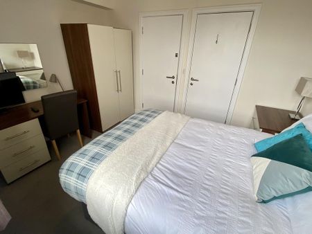 1 bedroom in a house share to rent - Photo 3