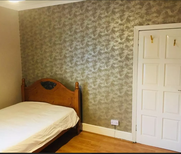 1 bedroom in a house share to rent - Photo 1