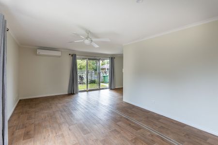 Comfortable Three Bedroom Unit - Photo 2