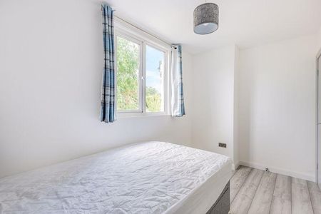 5 bedroom semi-detached house to rent - Photo 2