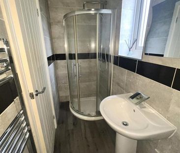 2 bedroom end of terrace house to rent - Photo 2