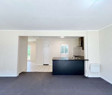 Spacious one bedroom unit plus carpark - Photo 6