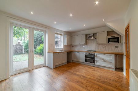 3 bedroom terraced house to rent - Photo 5