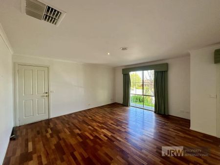 “Spacious 4 bedroom family home” - Photo 2