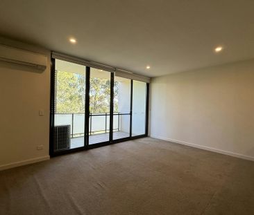 MODERN TWO BEDROOM APARTMENT - Photo 6