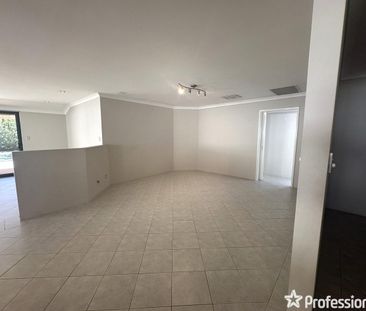 THIS FAMILY HOME HAS THE LOT! - Photo 5