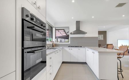 Spacious 3-Bedroom Home with Modern Amenities in Epping - Photo 2