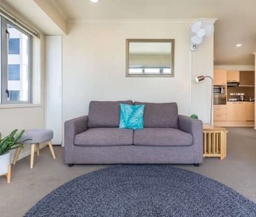 Fully Furnished Modern - Photo 6