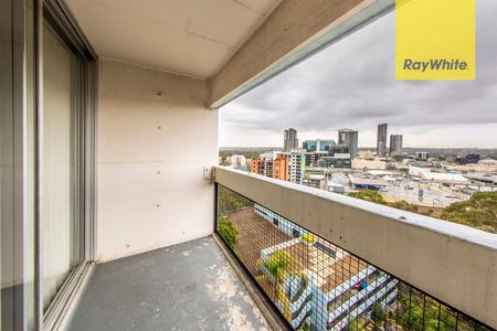 PANORAMIC SKYLINE VIEWS FROM BRIGHT APARTMENT - Photo 5