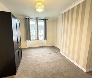 2 Bed, Flat - Photo 4