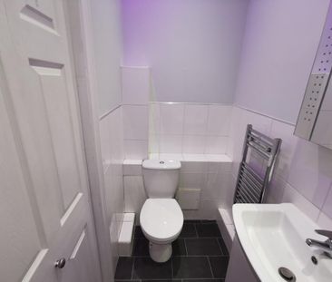 1 bedroom in a house share to rent - Photo 6