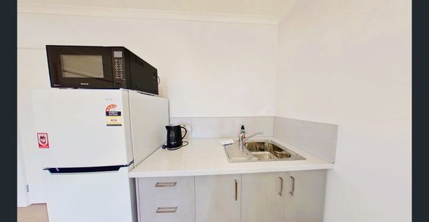 Studio Room - includes All utilities including fast WiFi- Disable Accomdation - Photo 1