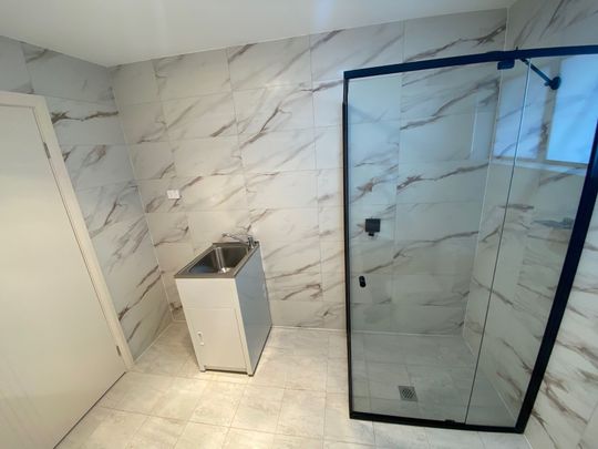 Street Facing 2 Bedroom Granny Flat !! - Photo 1