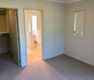 Fabulous 4 Bedroom Home - Photo 3