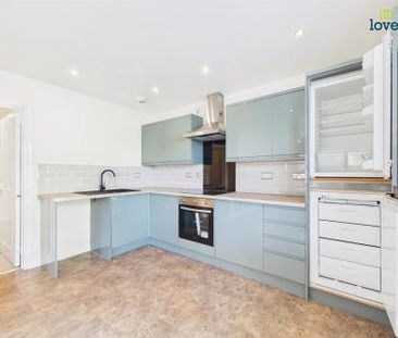 2 bedroom Flat To Let - Photo 3