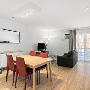 Beau 3 1/2 Meublé Central Berri-UQAM - Photo 2