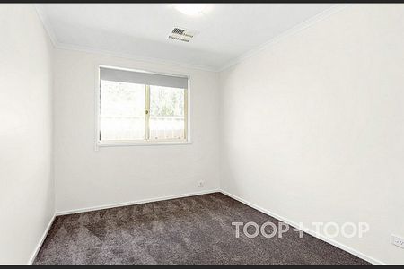 Neat and Convenient courtyard home - Photo 4
