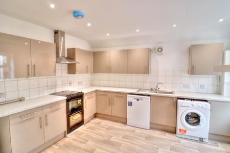 3 bedroom apartment to rent - Photo 4