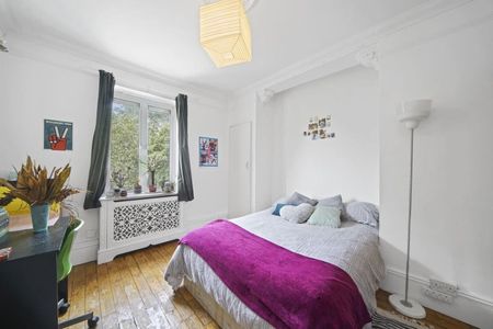 4 Bed Flat, Godwin Court, NW1 - Photo 2
