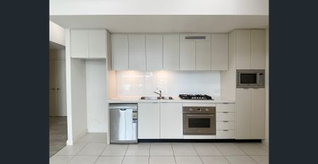 Spacious 2 Bedroom Apartment - Photo 2