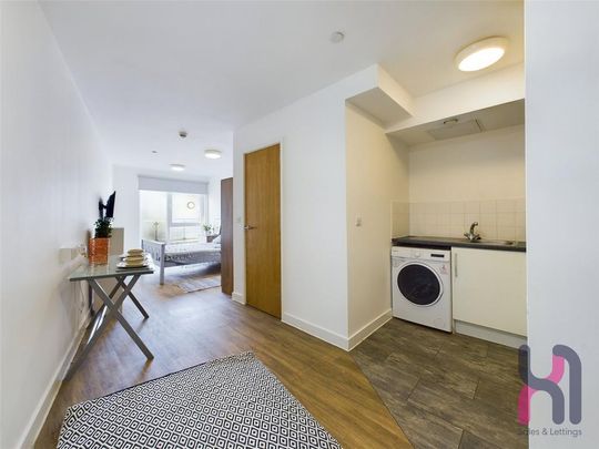 Studio to rent - Photo 1