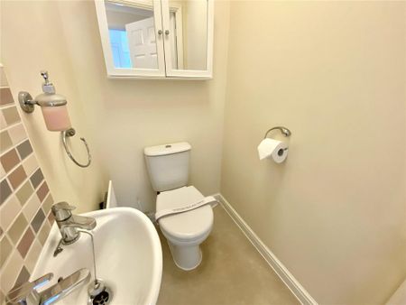 3 bedroom semi-detached house to rent - Photo 2