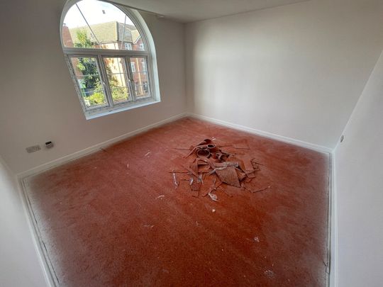 2 Bed Flat, Romsey Road, SO16 - Photo 1