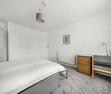 4 bedroom semi-detached house to rent - Photo 3