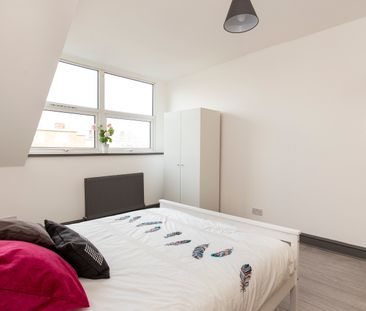 🏡 Modern Victorian Property with Bedsits and their own Private Kitc... - Photo 4