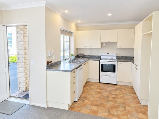 42A Horokiwi Road West, Newlands - Photo 1