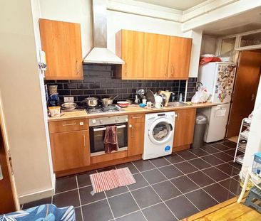 2 bedroom ground floor maisonette to rent - Photo 5