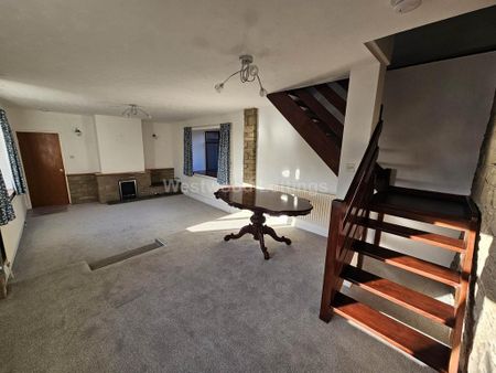 3 bedroom detached house to rent - Photo 2